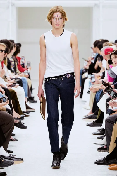 Look 64